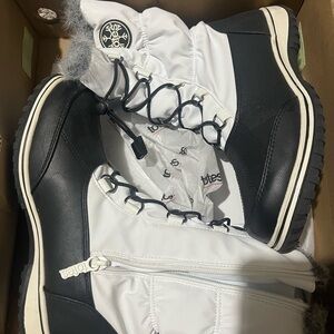 totes Black and White Winter Boots with Fur Trim